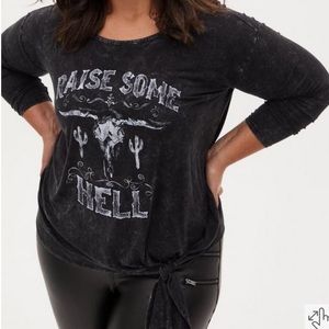 ☠️NWT Torrid Super Soft Raise Hell Tie Front Top 6X☠️